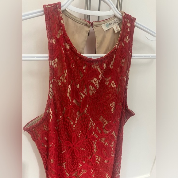 Red lace dress holiday party - Picture 2 of 3